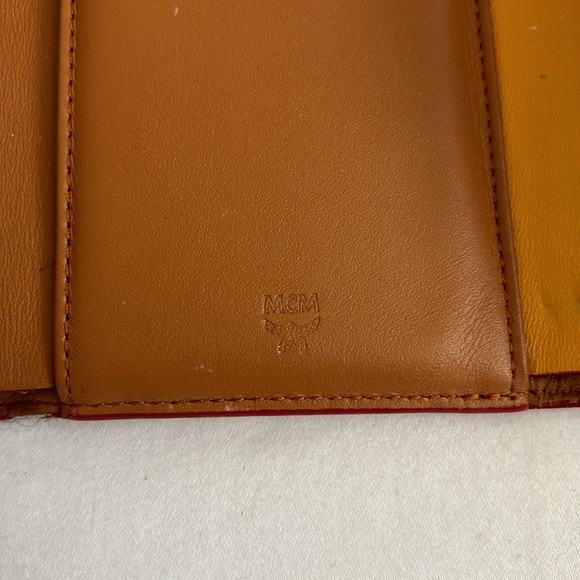 MCM Patricia trifold wallet in white/cognac - Picture 8 of 12